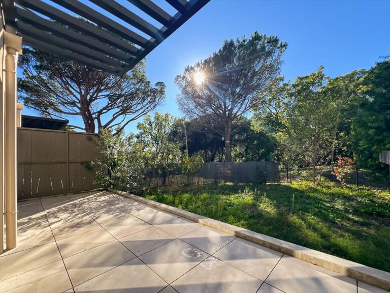 Appartement À Vendre FREJUS 3 PIECES 60M² REZ DE CHAUSSEE — photo 1