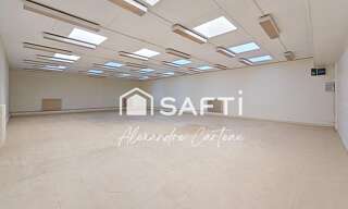 Commerce 8 Pièces 323 m² à vendre à Latresne (33360)