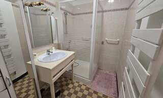 Immeuble  331 m² à vendre à Le Luc (83340)