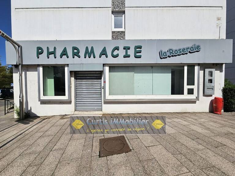 Local professionnel - 115.59m ² — photo 1