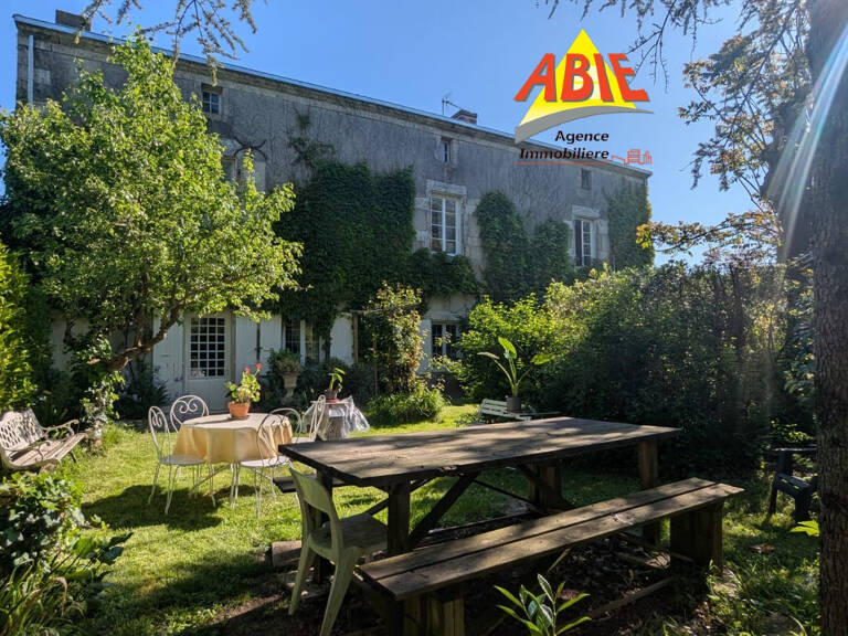 Maison en pierre de 321m2 avec piscine sur Saint-Georges-De- — photo 1