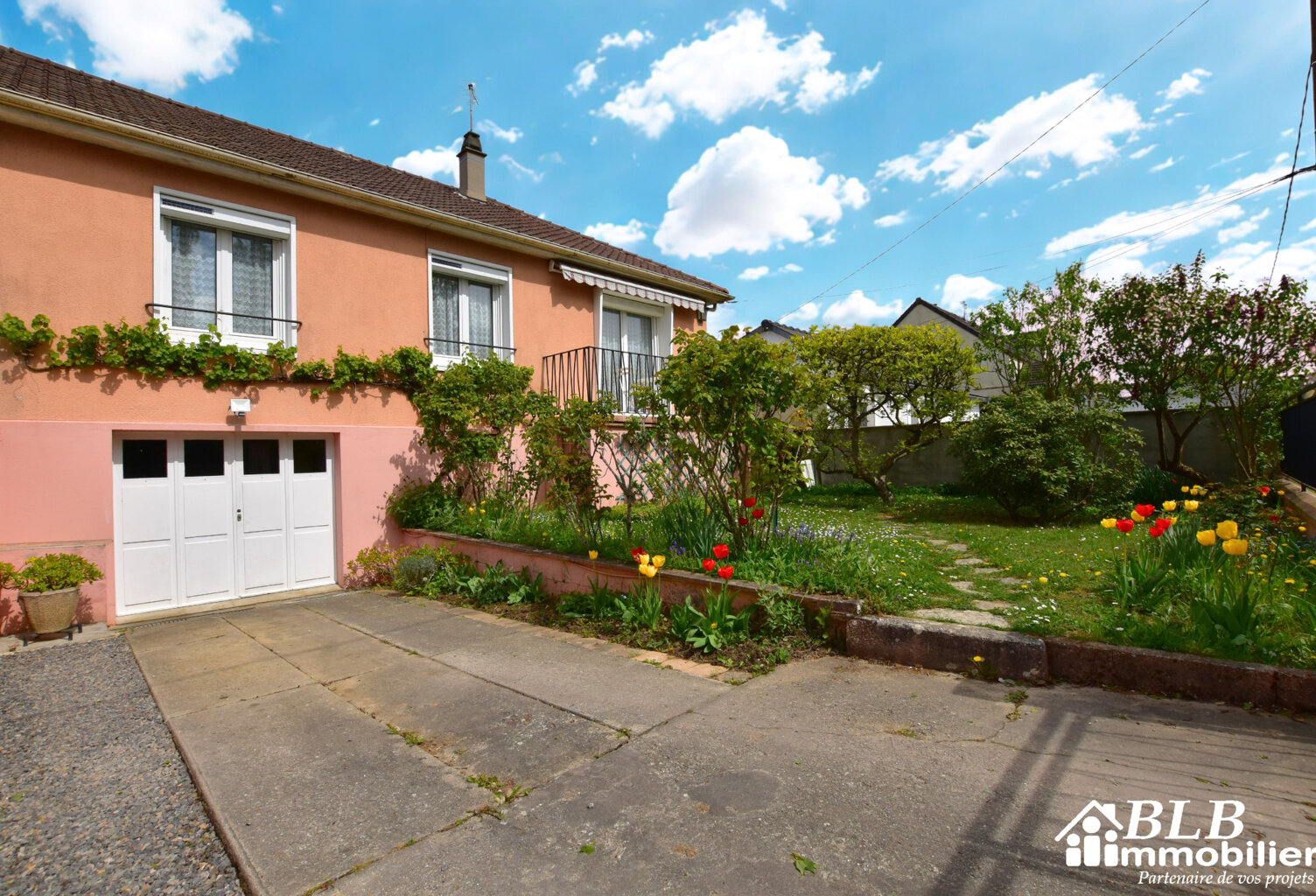 78690 LES ESSARTS LE ROI Charmante maison de 4 pièces avec s — photo 1