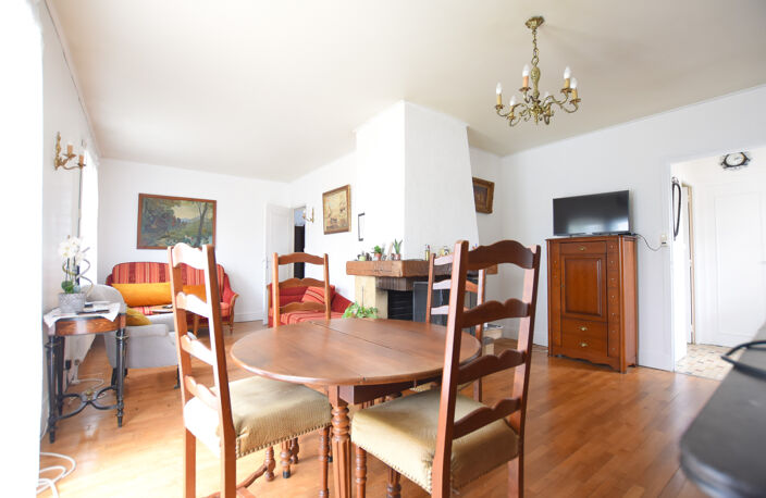78690 LES ESSARTS LE ROI Charmante maison de 4 pièces avec s — photo 3