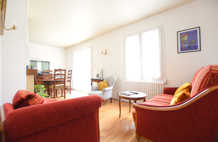 78690 LES ESSARTS LE ROI Charmante maison de 4 pièces avec s — photo 4