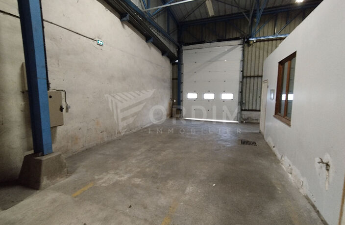AUXERRE - 30 AV JEAN MERMOZ - LOCAL DE 223M² - GARDIEN VIDEOSURVEILLANCE — photo 2