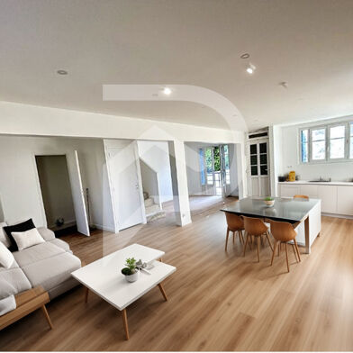 Maison 6 pièces 2600 €