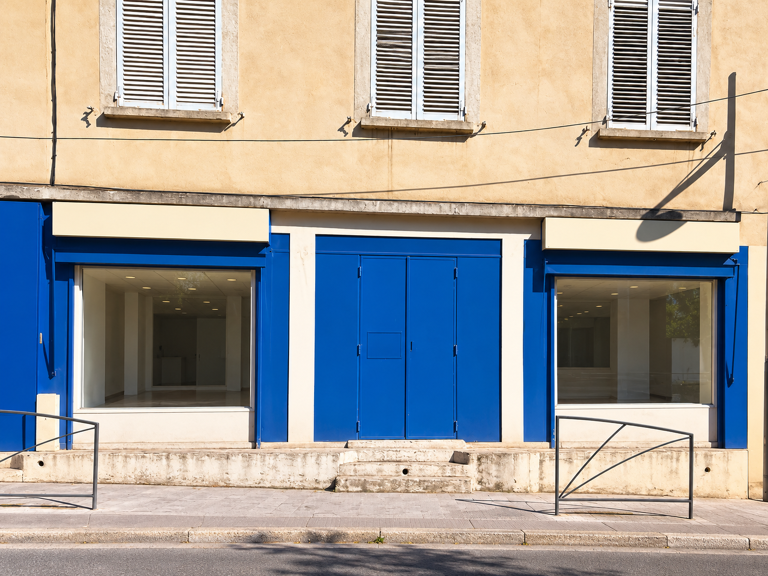 A VENDRE LOCAL / BUREAUX / LOFT CENTRE DE GHISONACCIA — photo 1