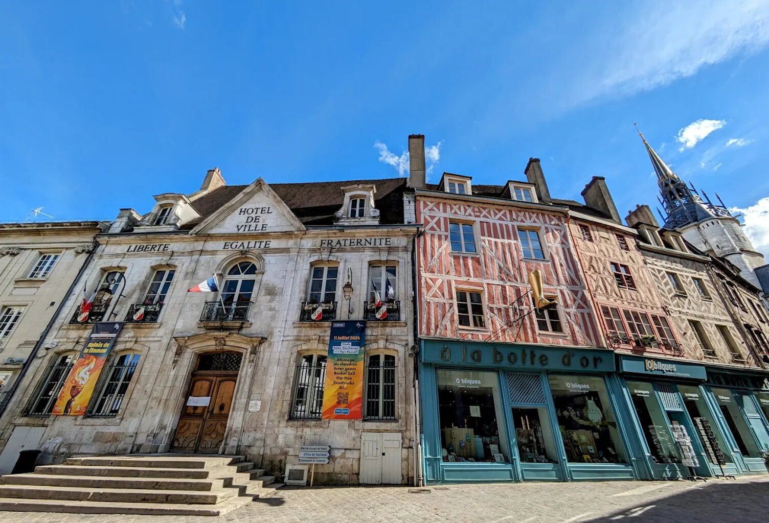 AUXERRE CENTRE VILLE - BUREAUX DE 235M² SUR 3 NIVEAUX — photo 1