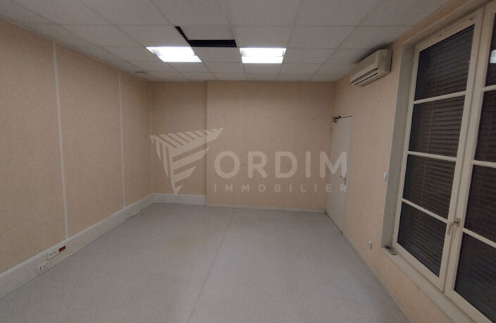 AUXERRE CENTRE VILLE - BUREAUX DE 235M² SUR 3 NIVEAUX — photo 3