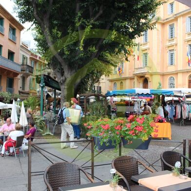 Commerce  144000 €