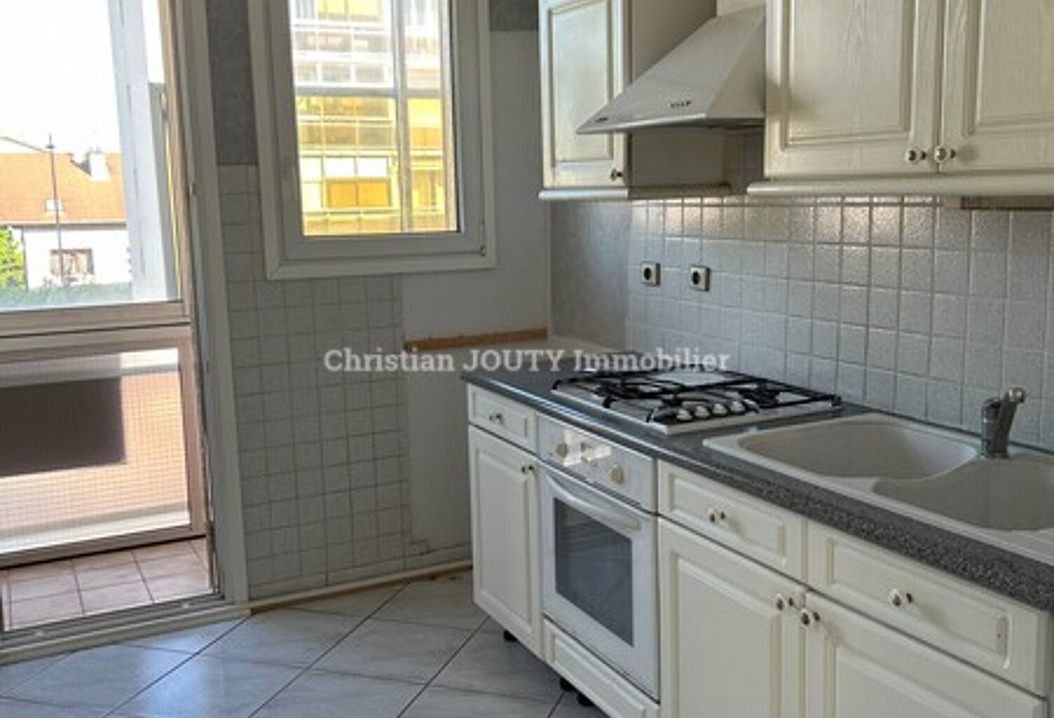 F4 — photo 1