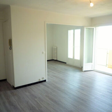 Appartement 4 pièces 890 €