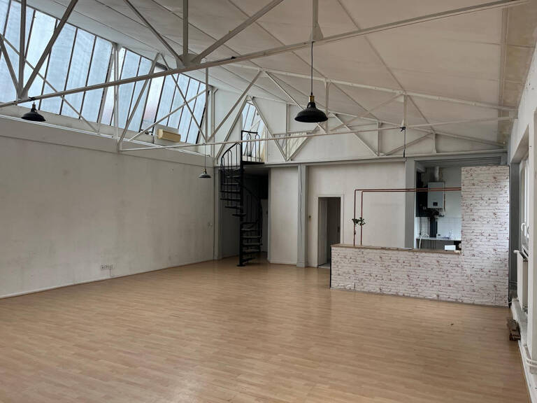 À vendre à Villefranche-Sur-Saône centre ville LOFT — photo 1
