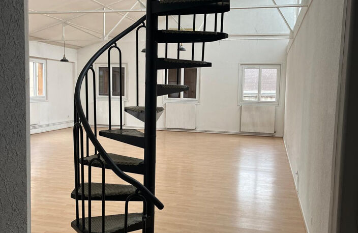 À vendre à Villefranche-Sur-Saône centre ville LOFT — photo 2