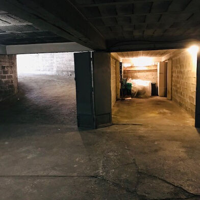 Garage  39600 €