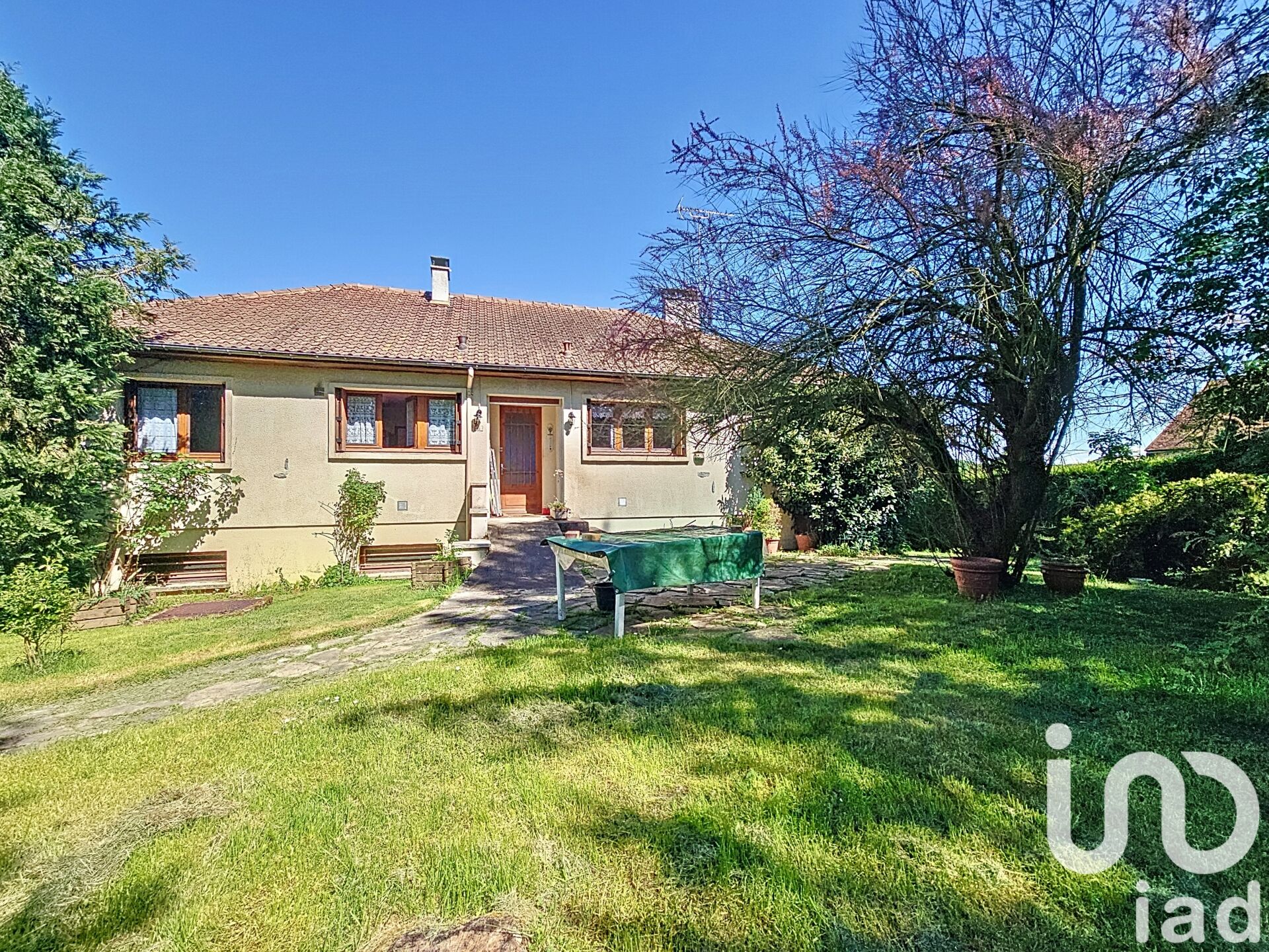 La-Celle-St-Cyr - 150m² - 5p. - 4ch.