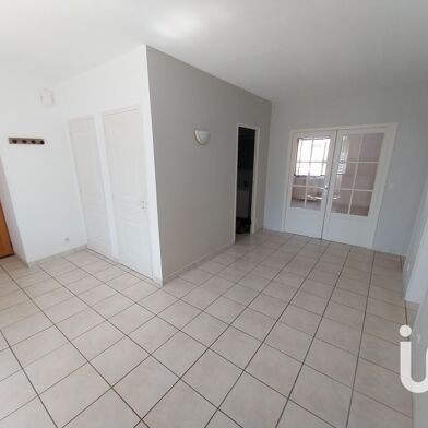 Appartement 3 pièces 725 €