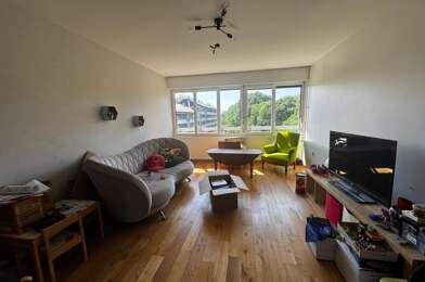 Appartement 3 pièces 824 €