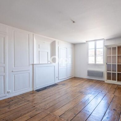 Appartement 5 pièces 890 €