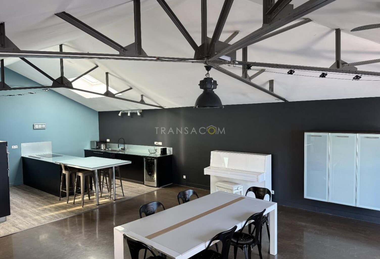 Loft/Atelier/Surface — photo 1