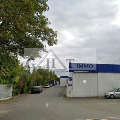 Local industriel  5250 €