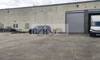 Local industriel  900 m² à vendre à Le Mesnil-Amelot (77990)