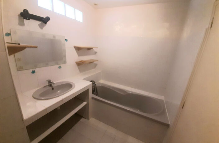 APPARTEMENT T3 AVEC JARDIN CAVE ET STATIONNEMENT ST PRIVAT — photo 5