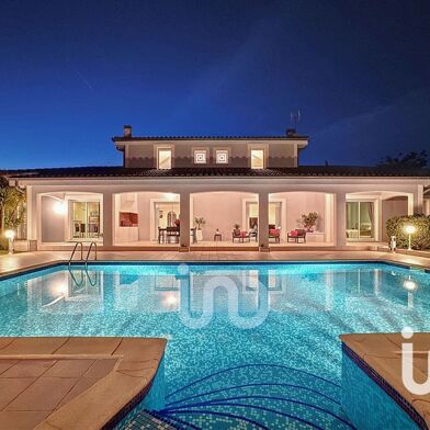 Maison 7 pièces 749000 €