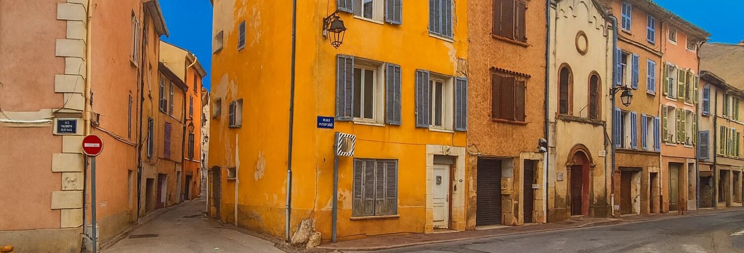 Immeuble  221 m² à vendre à Le Luc (83340)