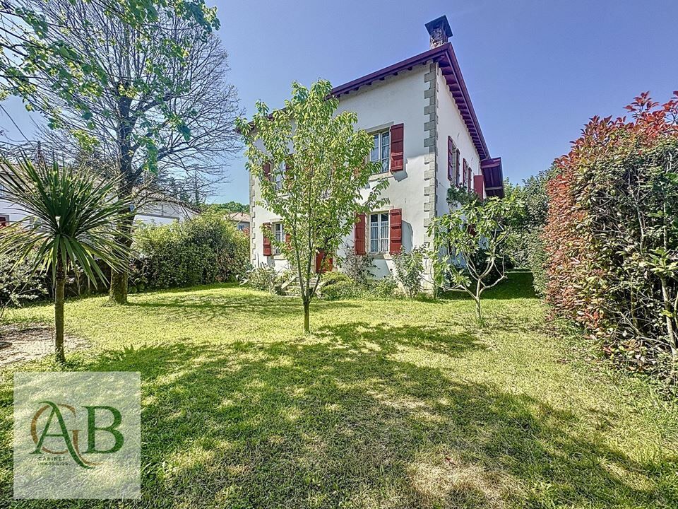 Villa / Maison  T11 à vendre Ustaritz 64480