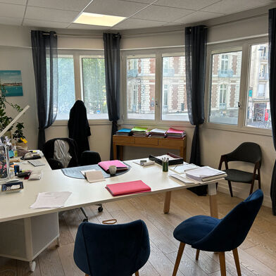 Bureau  1741 €