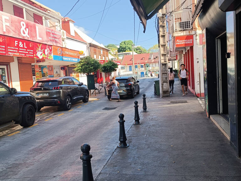 Immeuble centre ville basse terre — photo 1