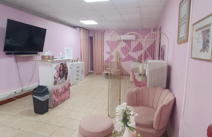 Immeuble centre ville basse terre — photo 3