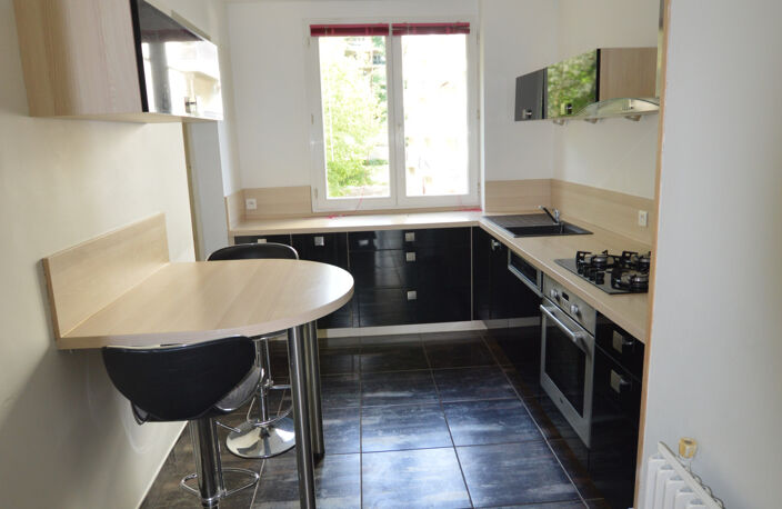 Appartement - BRON — photo 4