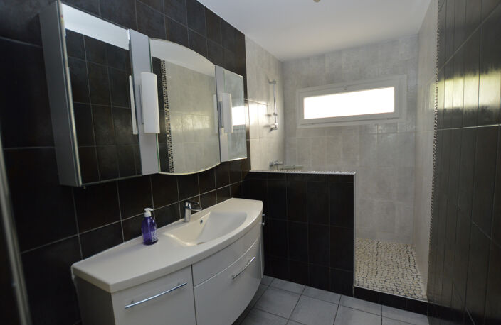 Appartement - BRON — photo 5