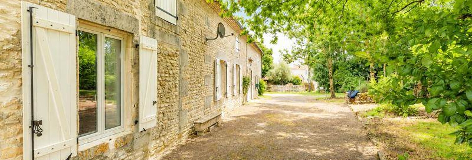 Maison 9 Pièces 300 m² à vendre à Moragne (17430)
