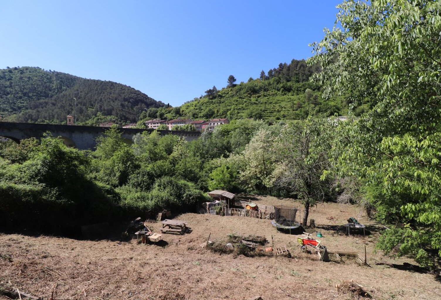 L'ESCARENE - TERRAIN DE LOISIRS 1823 M² A VENDRE — photo 1
