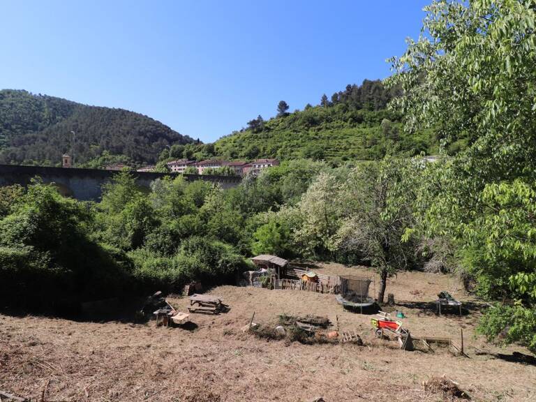 L'ESCARENE - TERRAIN DE LOISIRS 1823 M² A VENDRE — photo 1