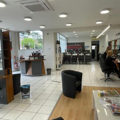 Commerce  144300 €