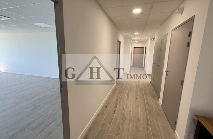 Bureaux + terrain à louer –  296 m² – Neuf – Saint-Pathus — photo 5