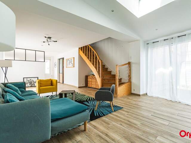Maison ancienne rénovée 250 m² – Pièce de vie 75 m², DPE C, garage & jardin – 15 min Reims Tinqueux — photo du bien