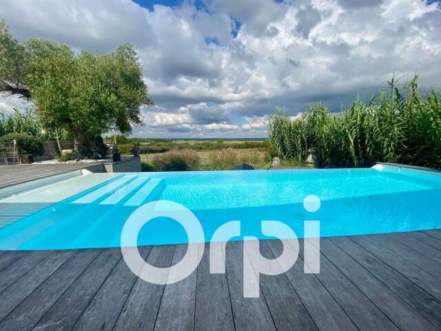 Maison Séné 220 m² 5 pièces 4 chambres piscine — photo du bien