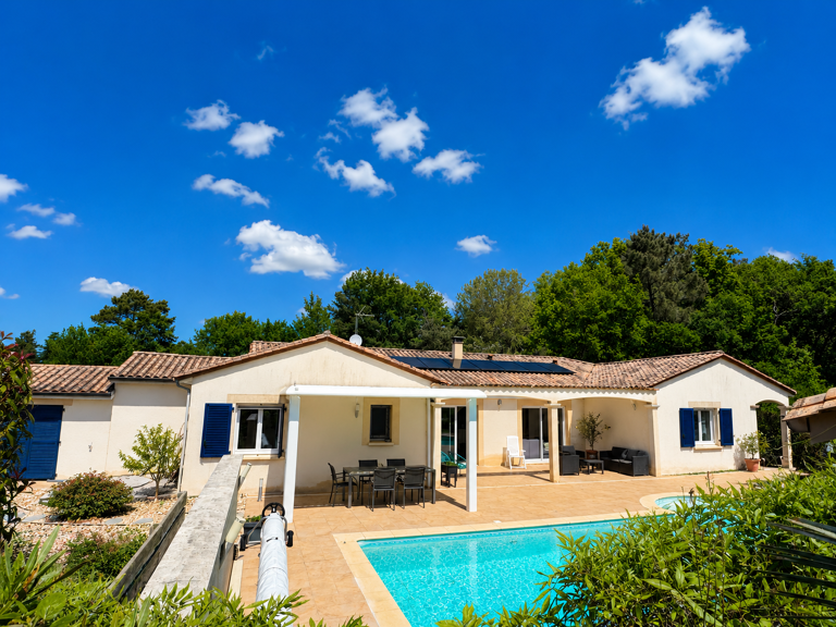 PLAIN PIED 151 m2 hab, 4chs, bureau, piscine, terrain 2127 m — photo 1