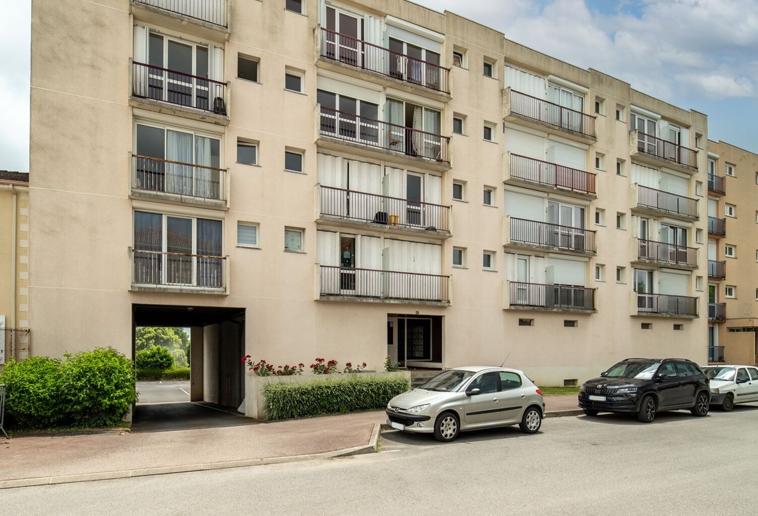 Parking + Appartement + Annexe — photo 1