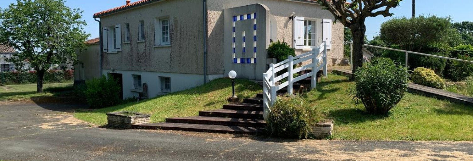 Maison 5 Pièces 104 m² à vendre à Saint-Saturnin-du-Bois (17700)