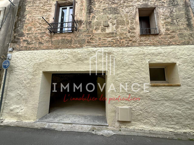 Immeuble avec 2 appartements et un garage — photo du bien