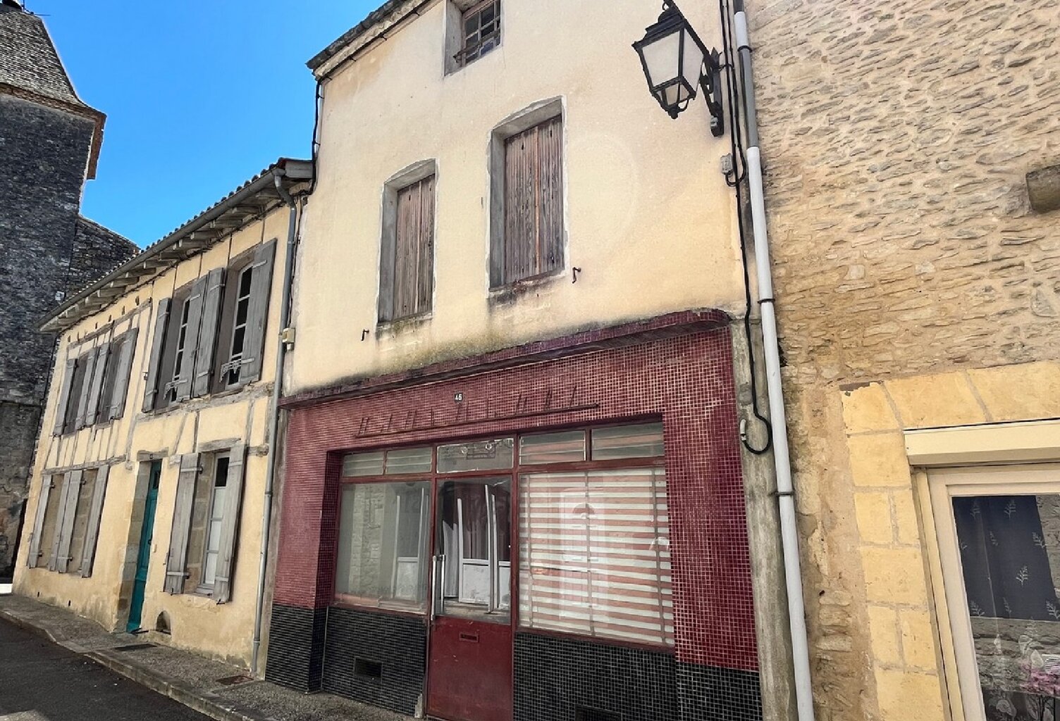 Maison en pierre avec garage  Centre de Duras  À rénover — photo 1