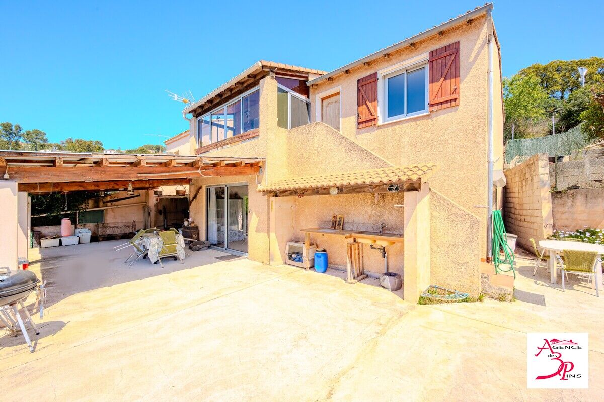 Villa / Maison  T5 à vendre Pierrefeu-du-Var 83390
