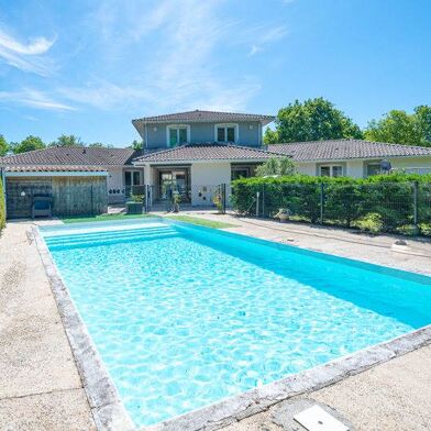 Maison 9 pièces 760700 €