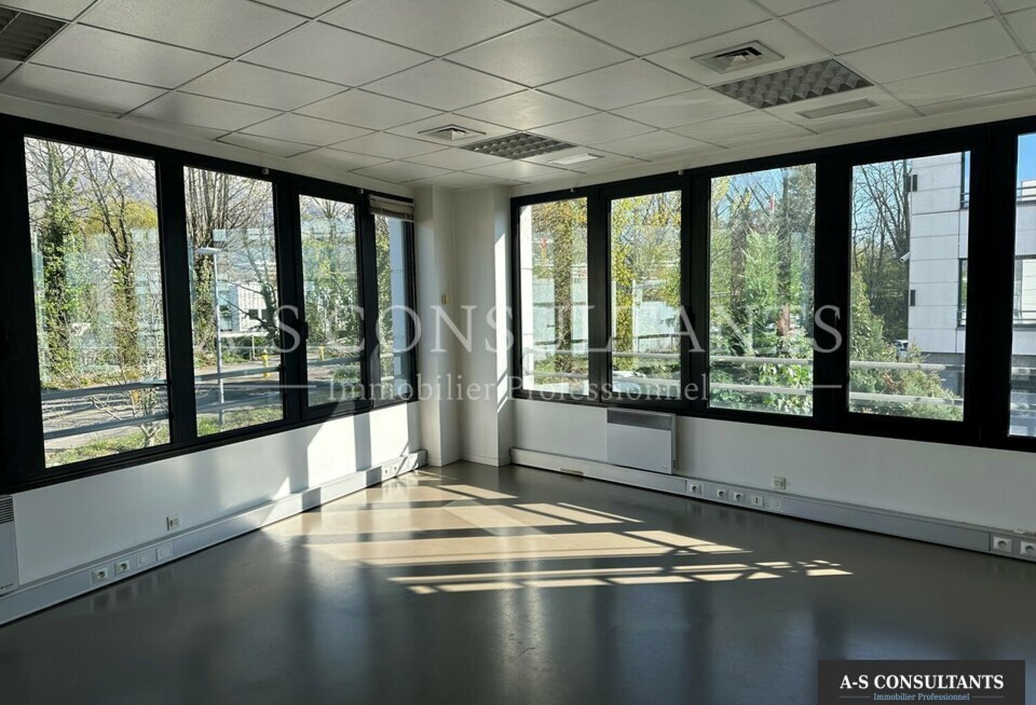 BUREAUX à louer — photo 1